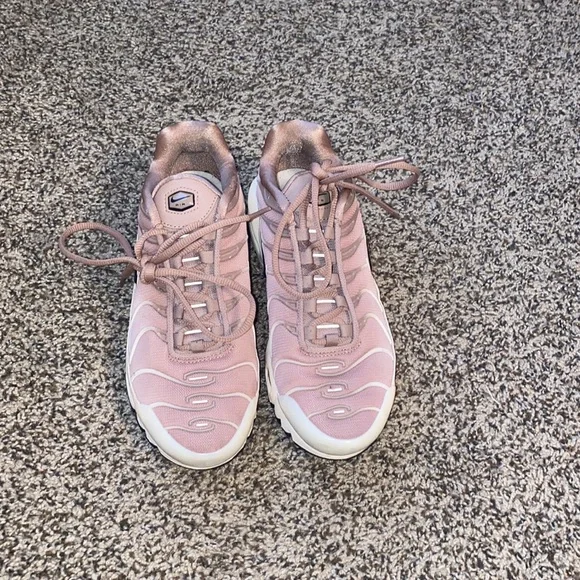 Nike women’s air max “guava ice” sneaks size 7 great condition - Picture 2 of 5